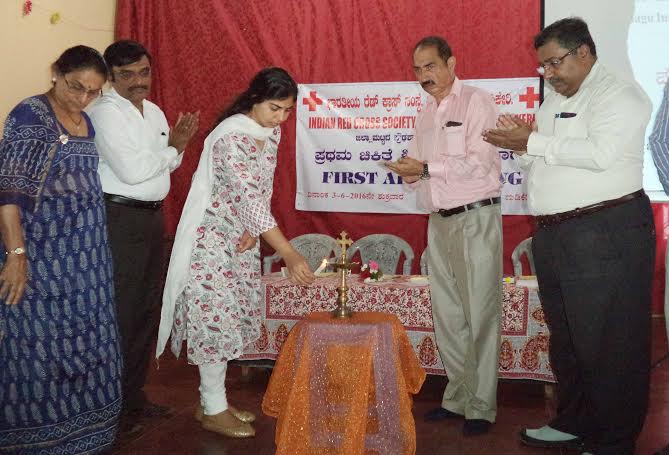 ರೆಡ್ ಕ್ರಾಸ್ ಸಂಸ್ಥೆಯಿಂದ ಪ್ರಥಮ ಚಿಕಿತ್ಸಾ ಶಿಬಿರ